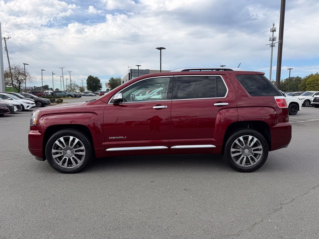 Used 2017 GMC Terrain Denali w/ Cargo Package FWD image 4