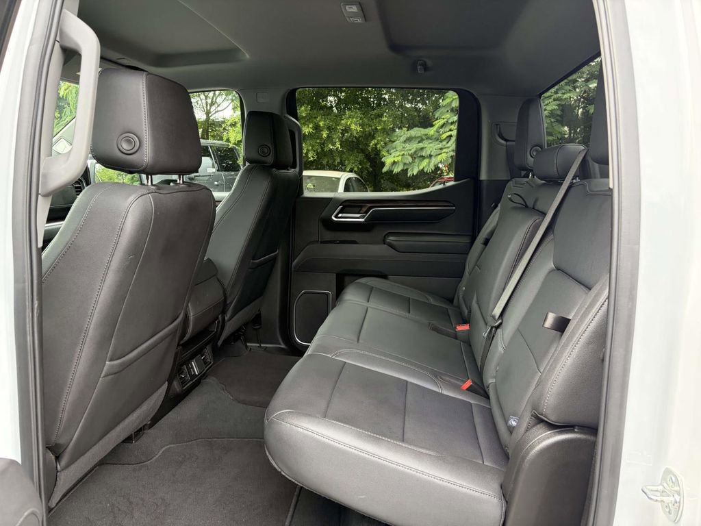 Used 2025 GMC Sierra 1500 SLT AWD/4WD image 13