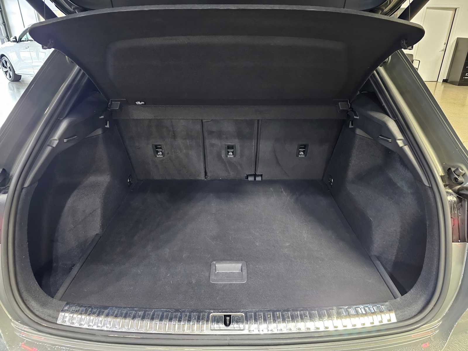 Used 2023 Audi Q3 2.0T Premium w/ Convenience Package image 16