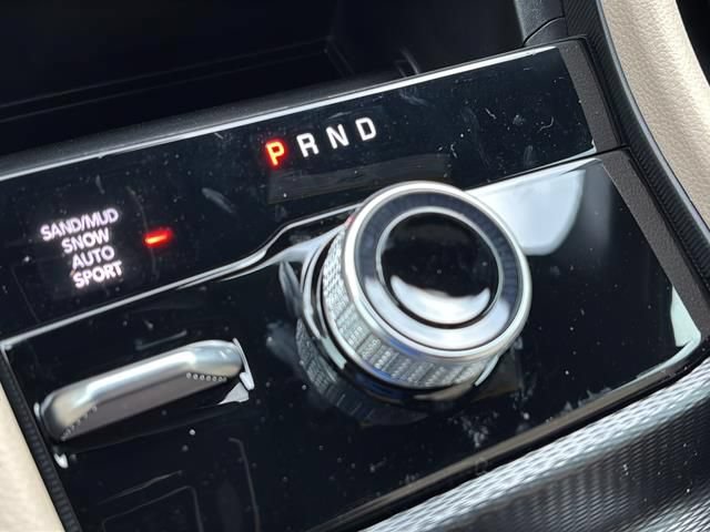 Used 2025 Jeep Grand Cherokee Limited AWD/4WD image 38