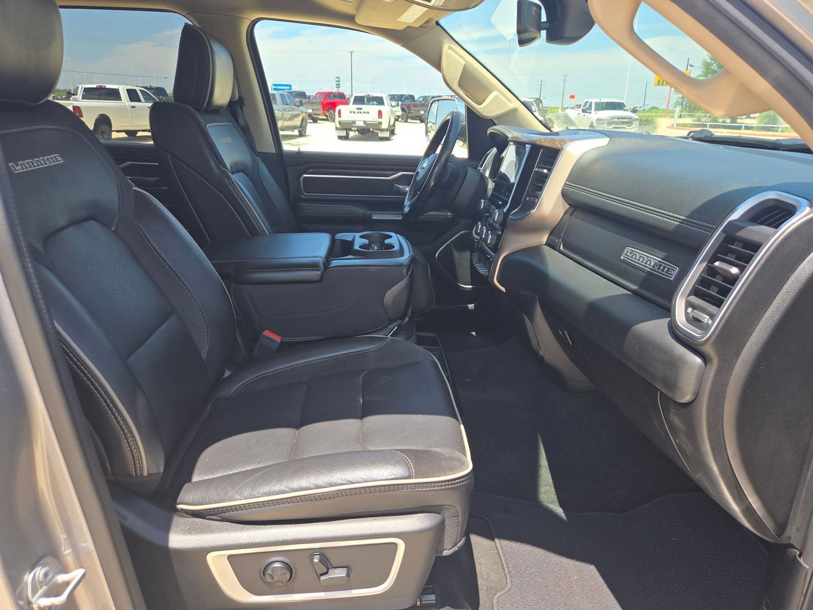 Used 2020 RAM 1500 Laramie AWD/4WD image 23