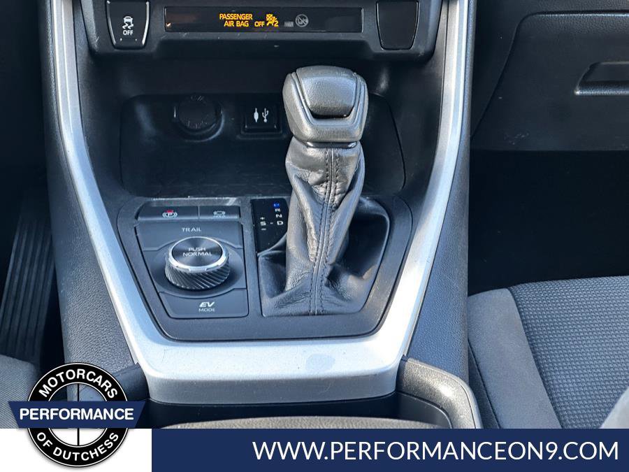 Used 2019 Toyota RAV4 LE w/ Carpet Mat Package AWD/4WD image 37