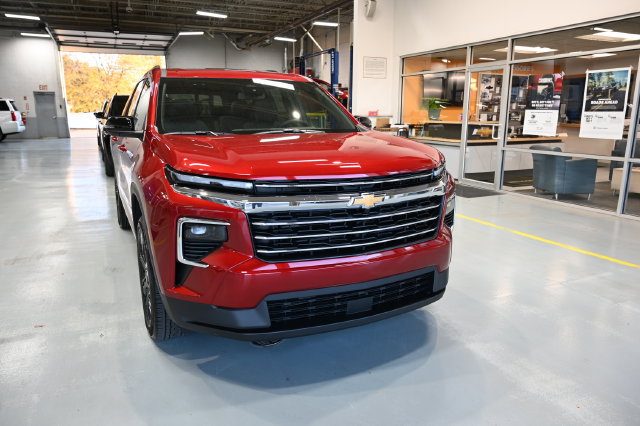 New 2027 Chevrolet Traverse LT w/ LPO, Floor Liner Package FWD image 3