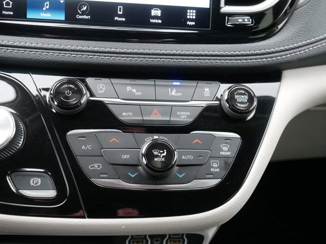 Used 2023 Chrysler Pacifica Touring-L image 28