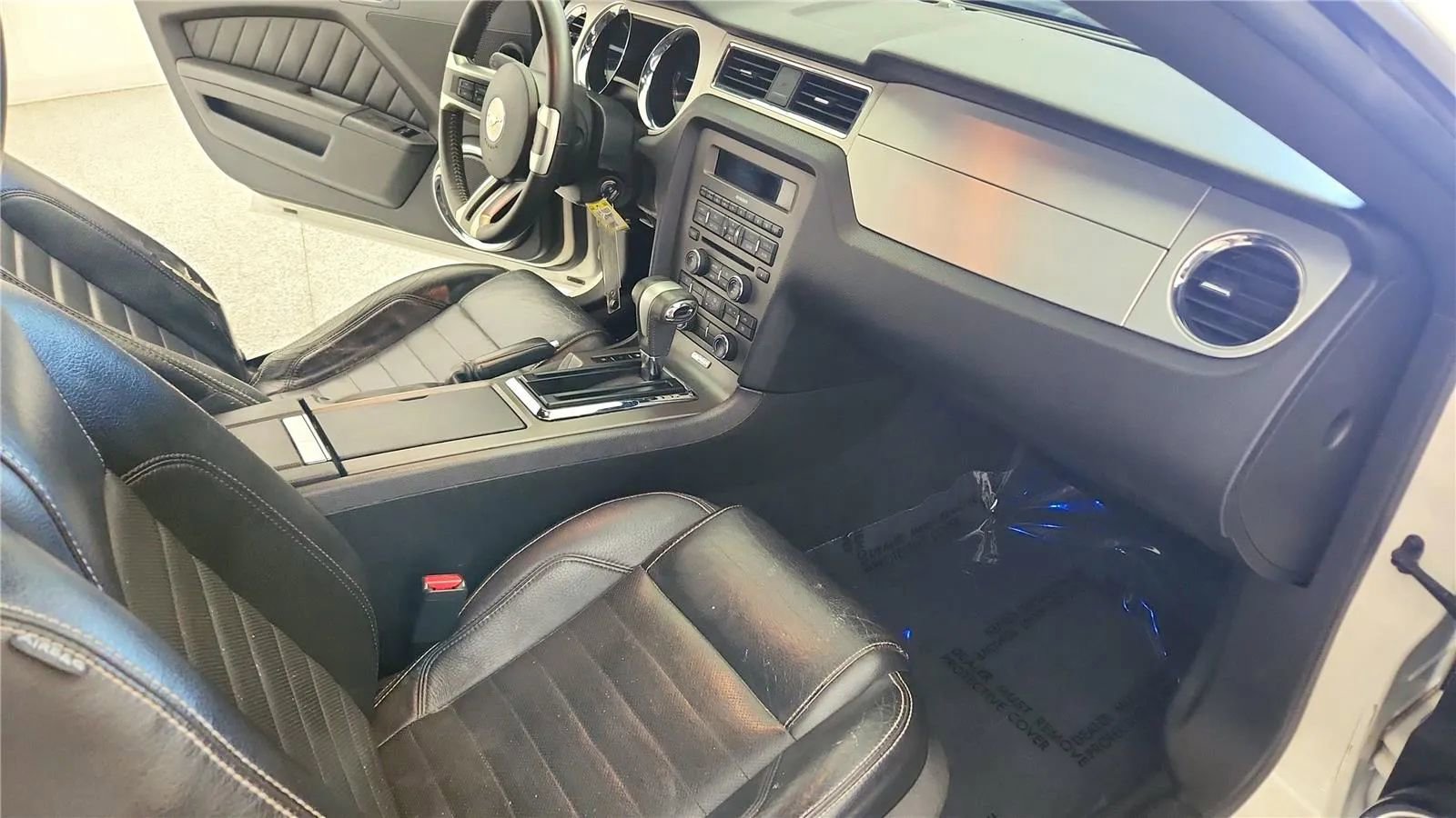 Used 2010 Ford Mustang Premium RWD image 34