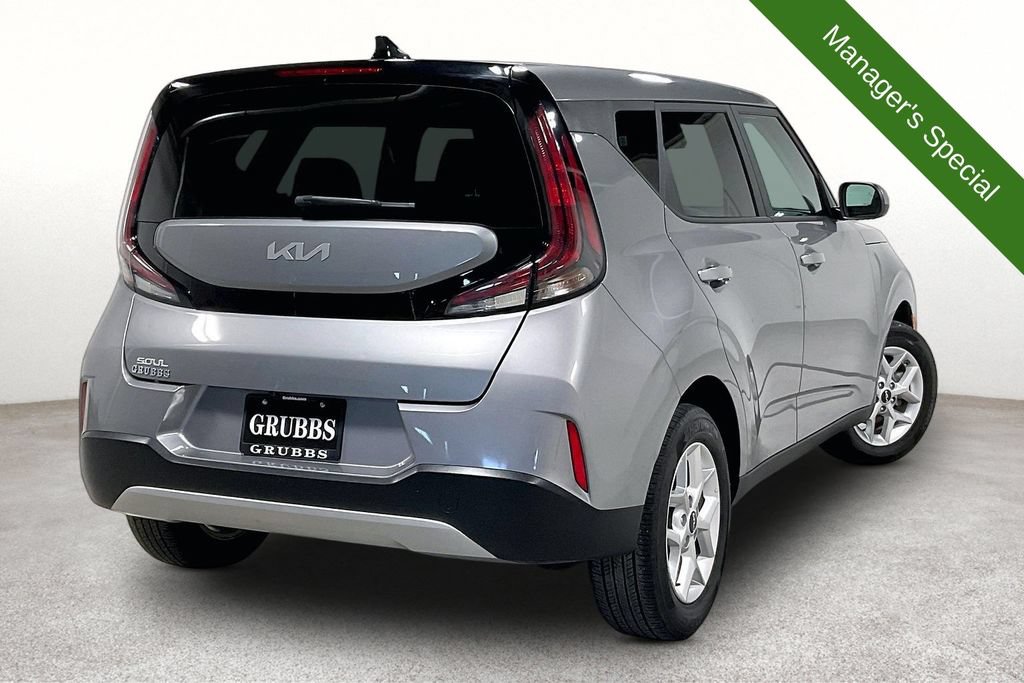 Used 2025 Kia Soul LX w/ LX Technology Package FWD image 2