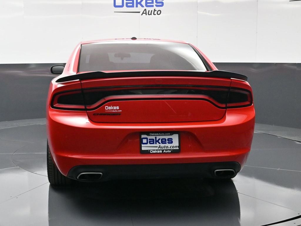 Used 2018 Dodge Charger SXT w/ Blacktop Package image 7