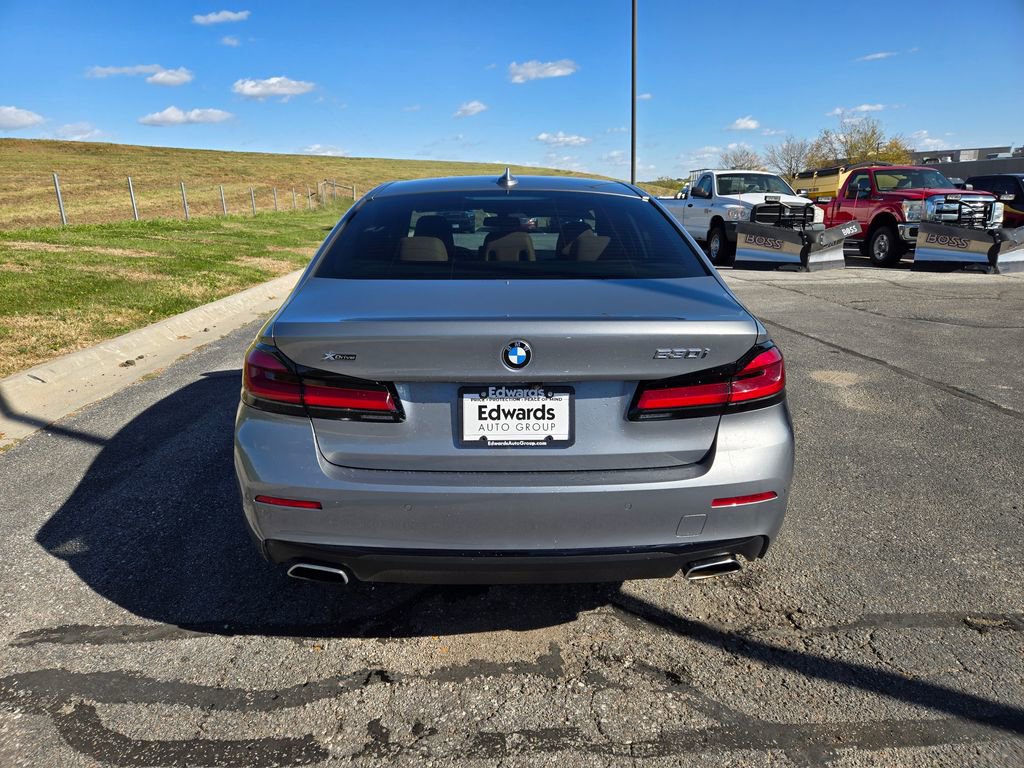 Used 2023 BMW 530i xDrive w/ Premium Package image 5
