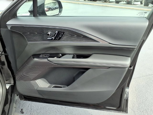 Used 2025 Cadillac Lyriq Luxury AWD/4WD image 24