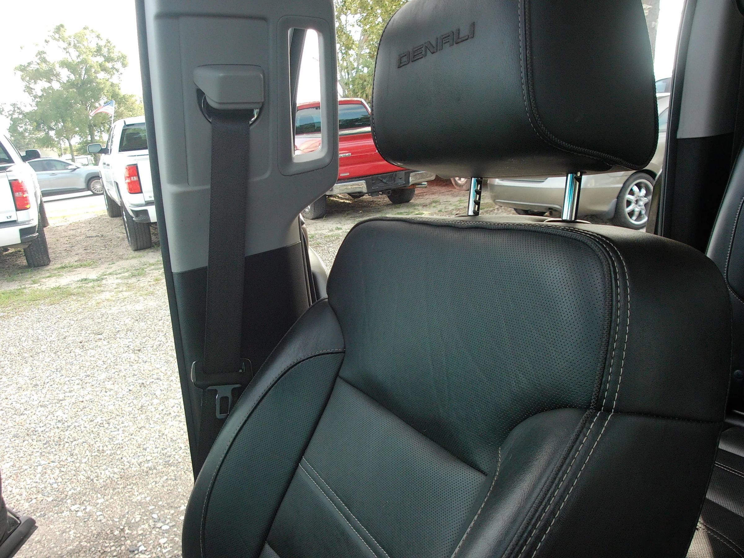 Used 2015 GMC Yukon XL Denali w/ Open Road Package RWD image 27