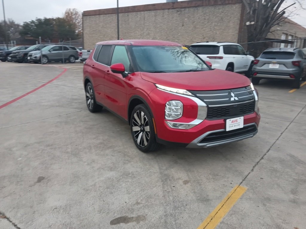 Used 2025 Mitsubishi Outlander SE image 6
