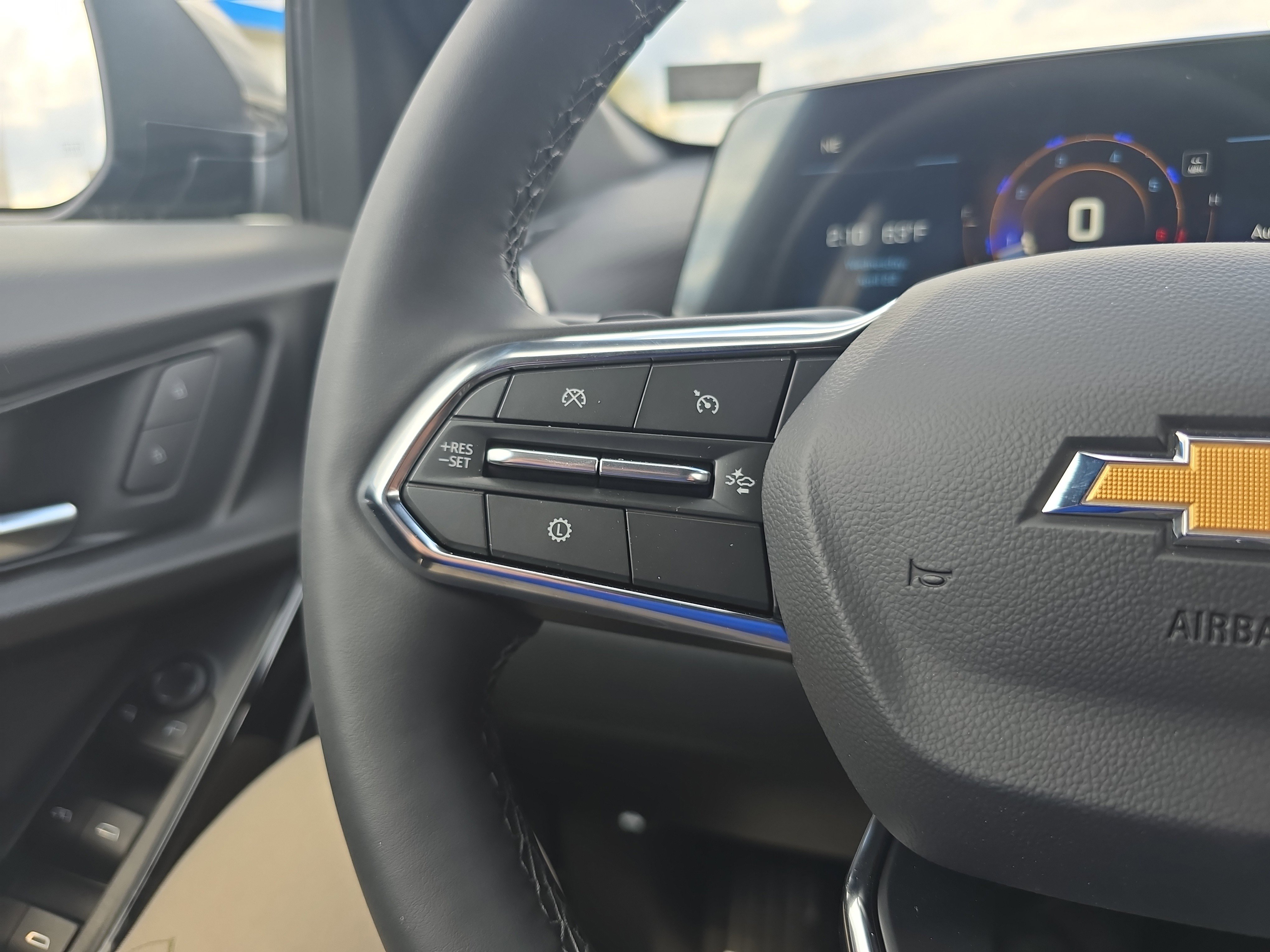 New 2026 Chevrolet Equinox LT w/ Convenience Package II AWD/4WD image 21