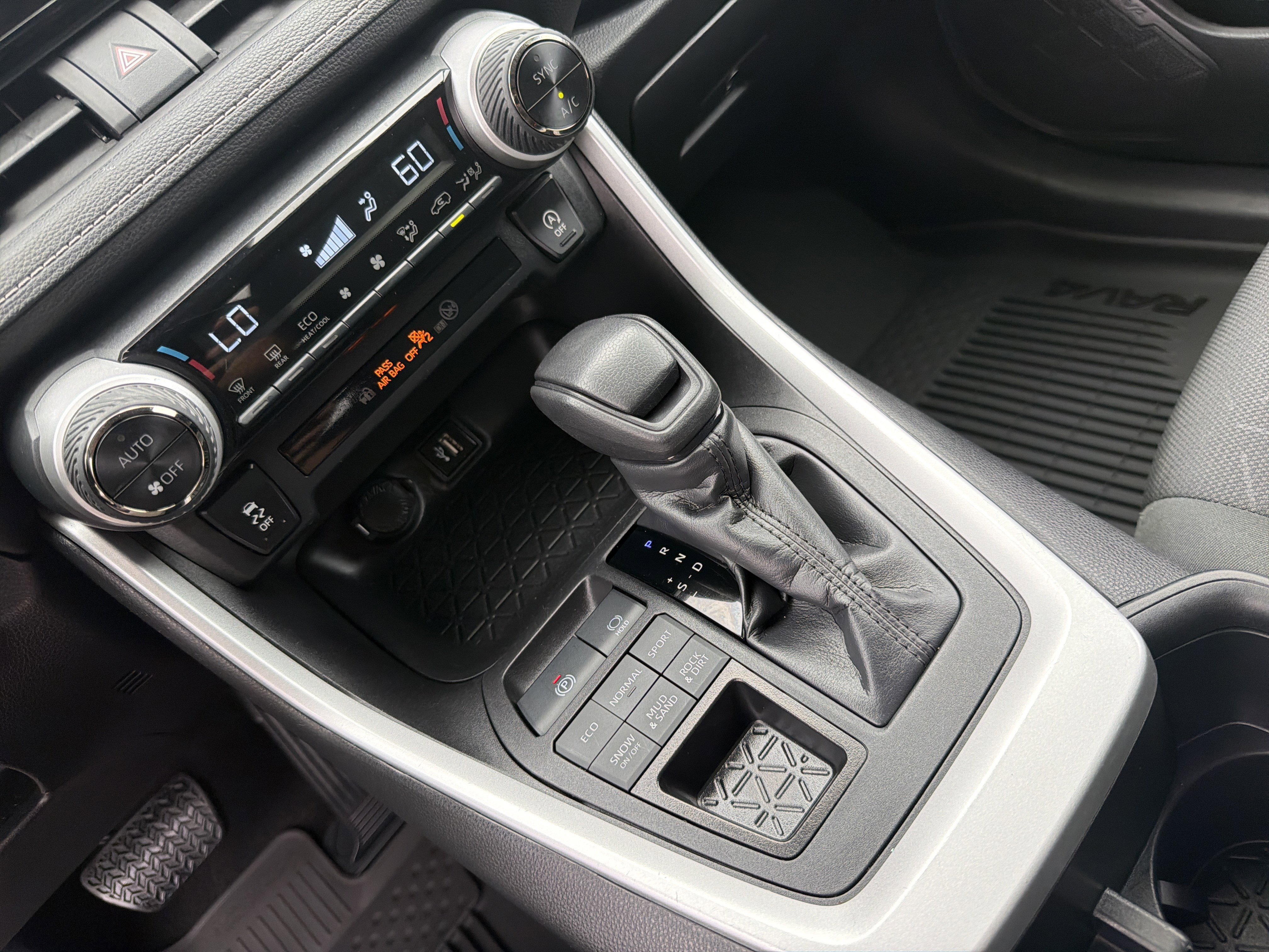 Certified 2024 Toyota RAV4 XLE AWD/4WD image 9