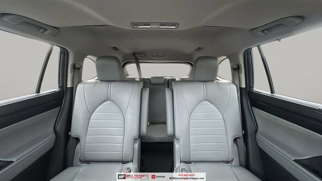Used 2025 Toyota Highlander XLE image 18