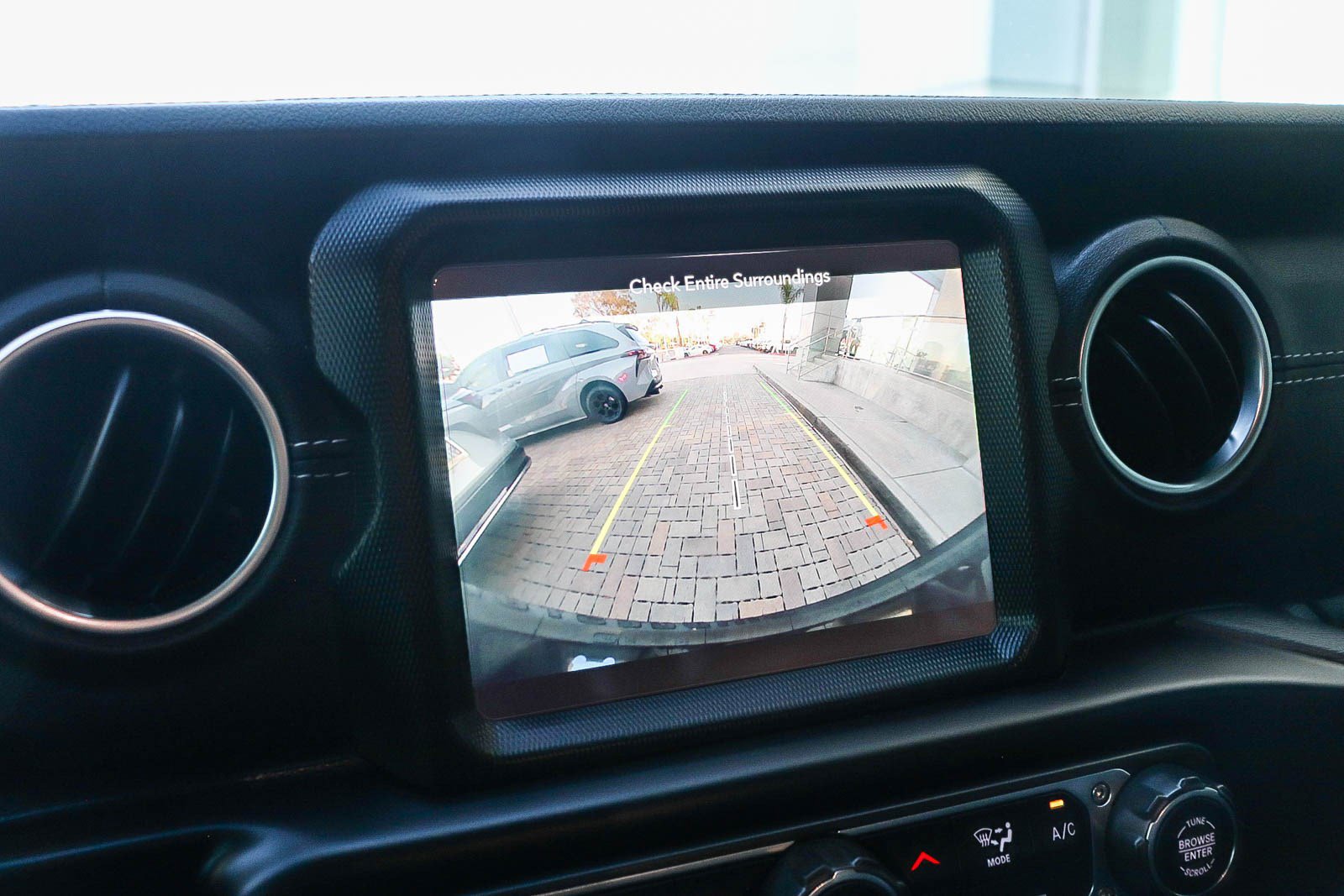 Used 2022 Jeep Wrangler Unlimited Sahara image 26