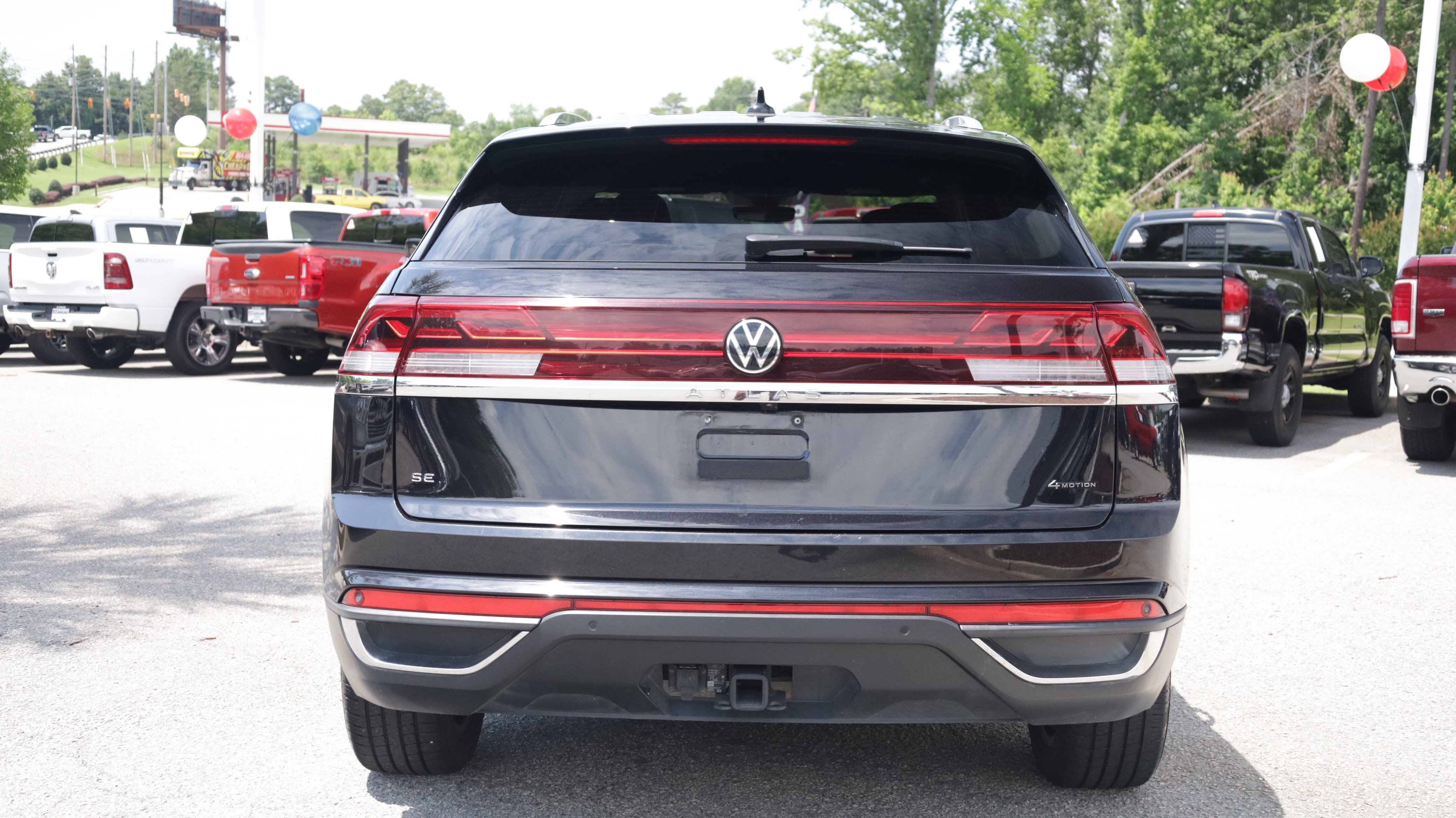 Used 2024 Volkswagen Atlas Cross Sport SE AWD/4WD image 4