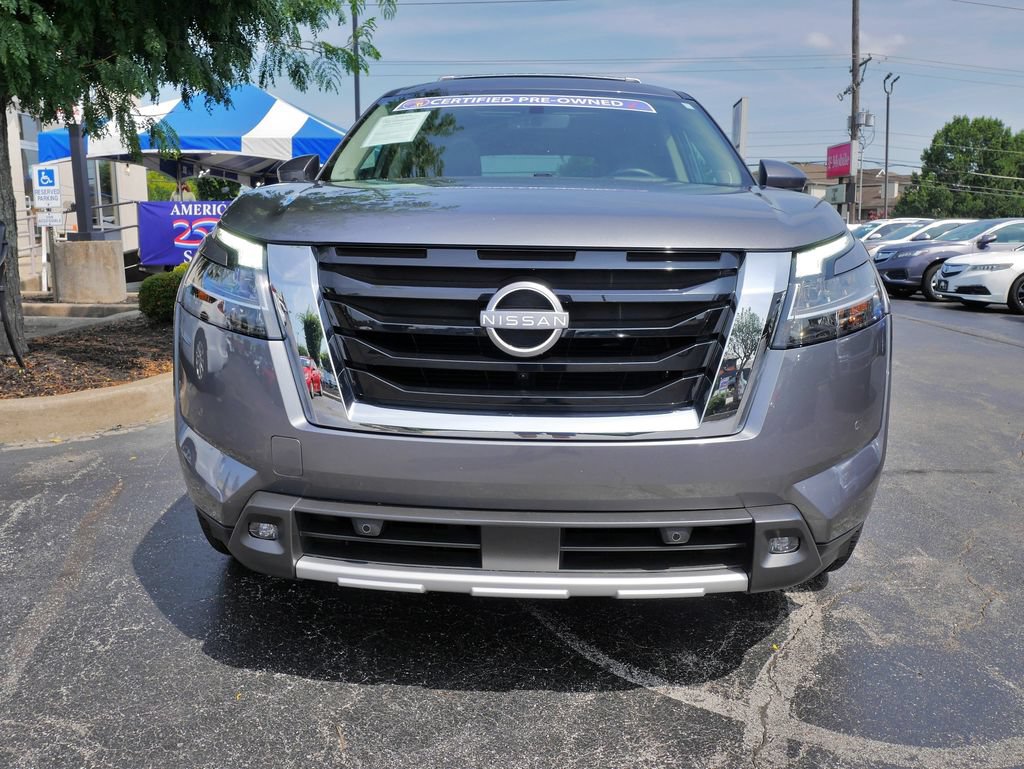 Used 2023 Nissan Pathfinder Platinum AWD/4WD image 2