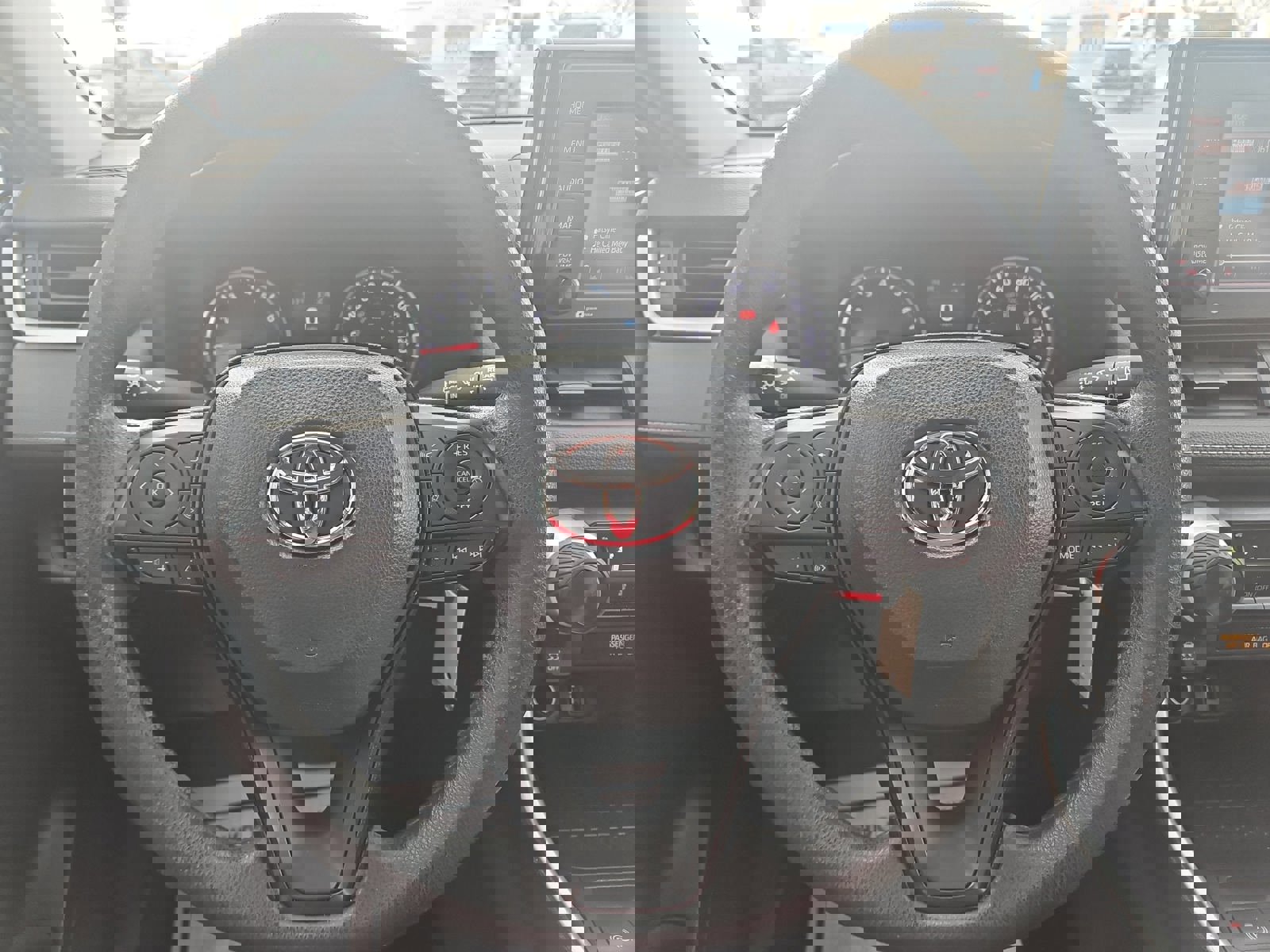 Used 2021 Toyota RAV4 LE image 11