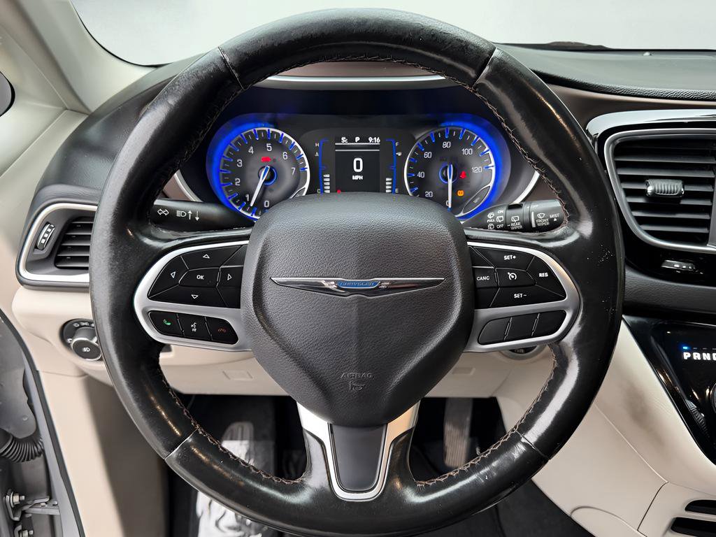 Used 2019 Chrysler Pacifica Touring-L FWD image 39