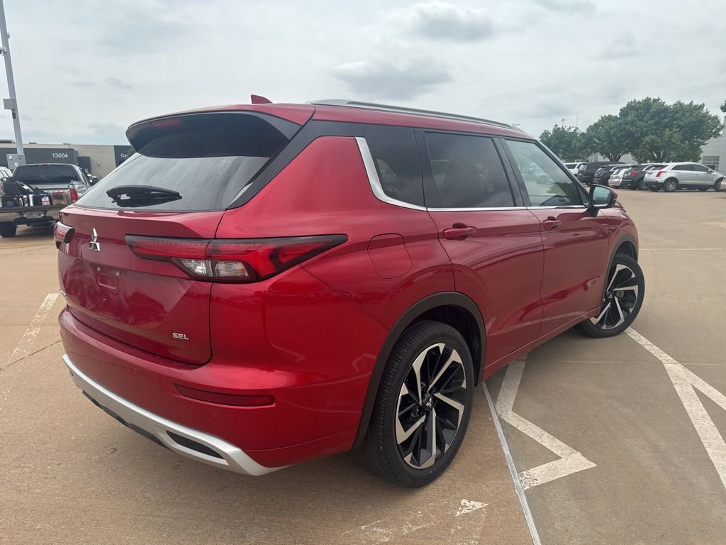 Used 2024 Mitsubishi Outlander SEL image 4