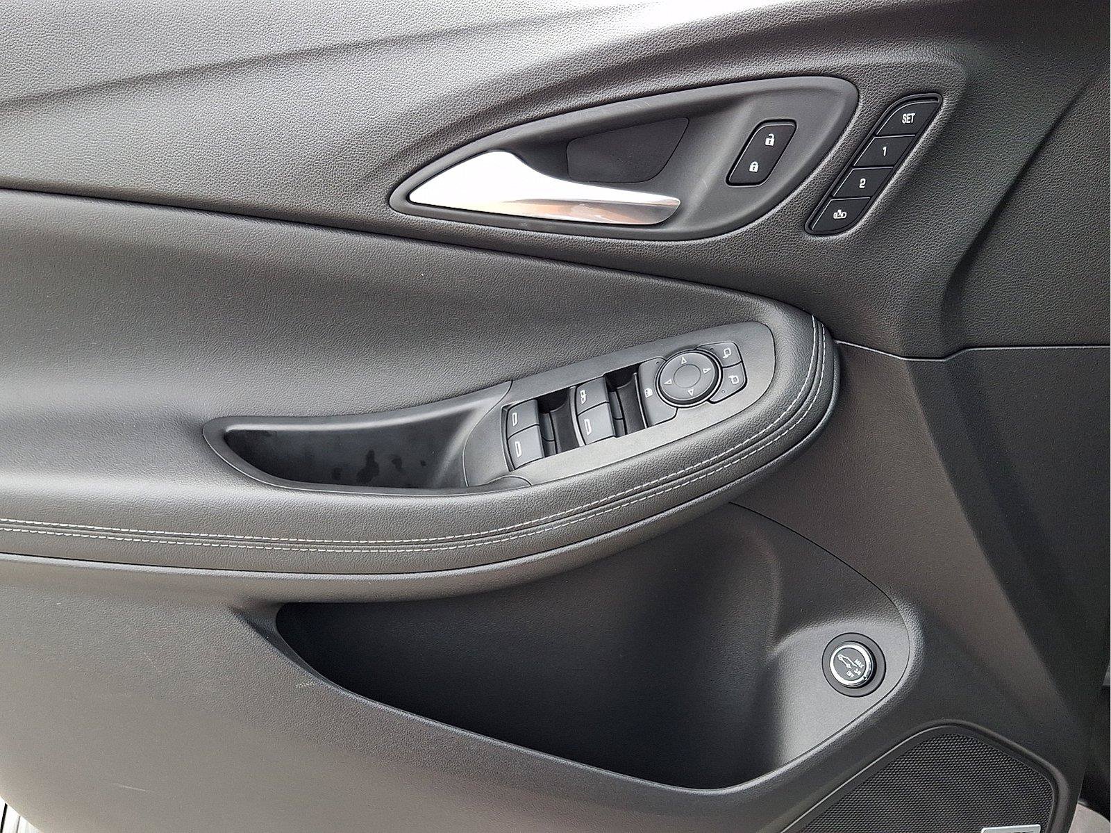 Used 2024 Buick Encore GX Avenir w/ Avenir Convenience Package FWD image 12