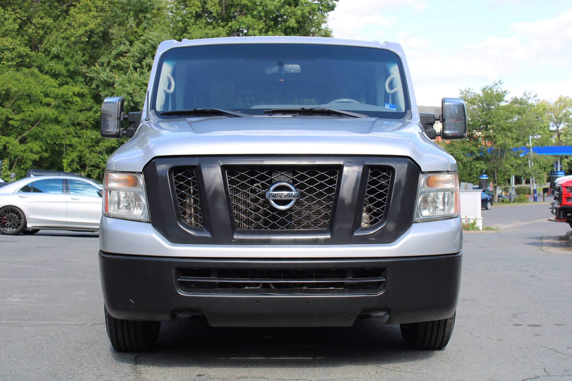 Used 2020 Nissan NV 3500 SL RWD image 3