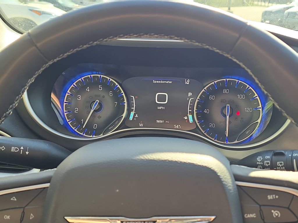 Used 2024 Chrysler Pacifica Touring-L FWD image 26