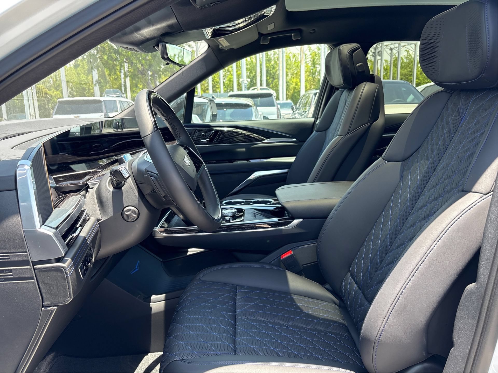 New 2026 Cadillac Escalade IQ Luxury 1 w/ LPO, Etrunk Organizer Package AWD/4WD image 8