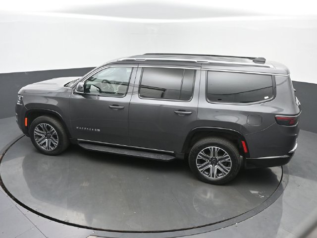 Used 2025 Jeep Wagoneer 4WD image 39