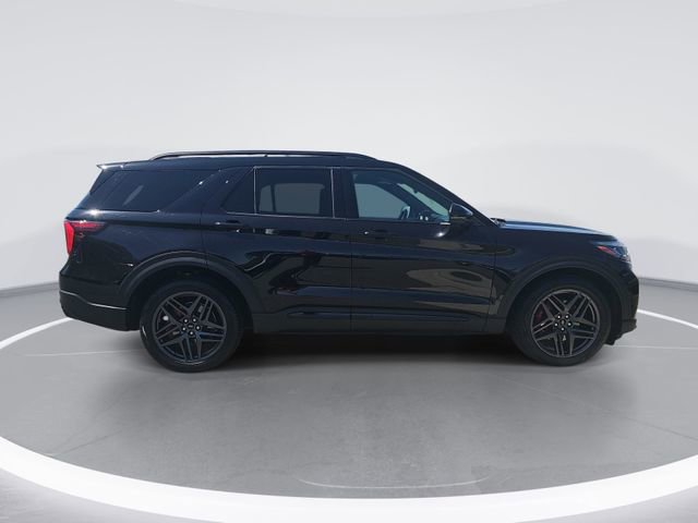 Used 2025 Ford Explorer ST image 6