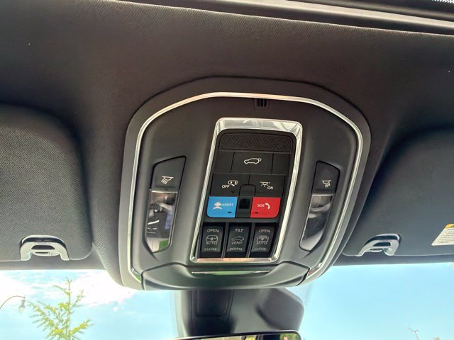 Used 2022 Jeep Wagoneer Series III w/ Premium Group I AWD/4WD image 34