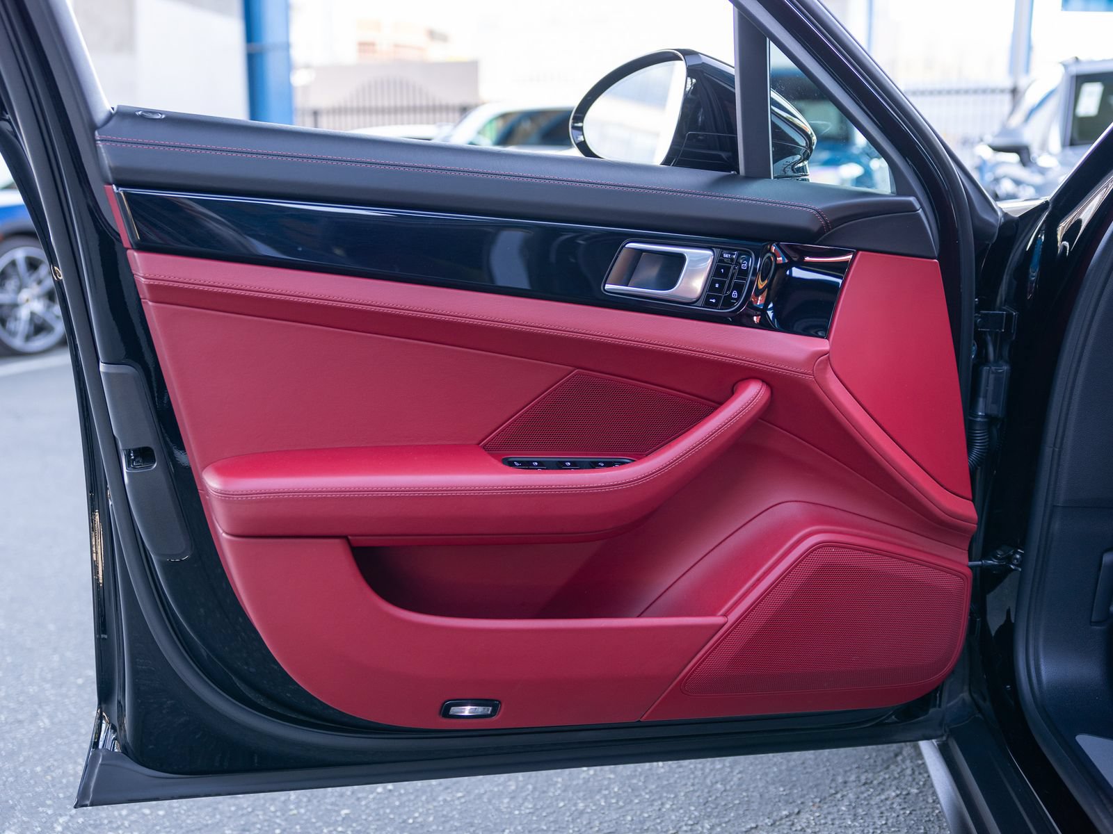 Certified 2020 Porsche Panamera image 36