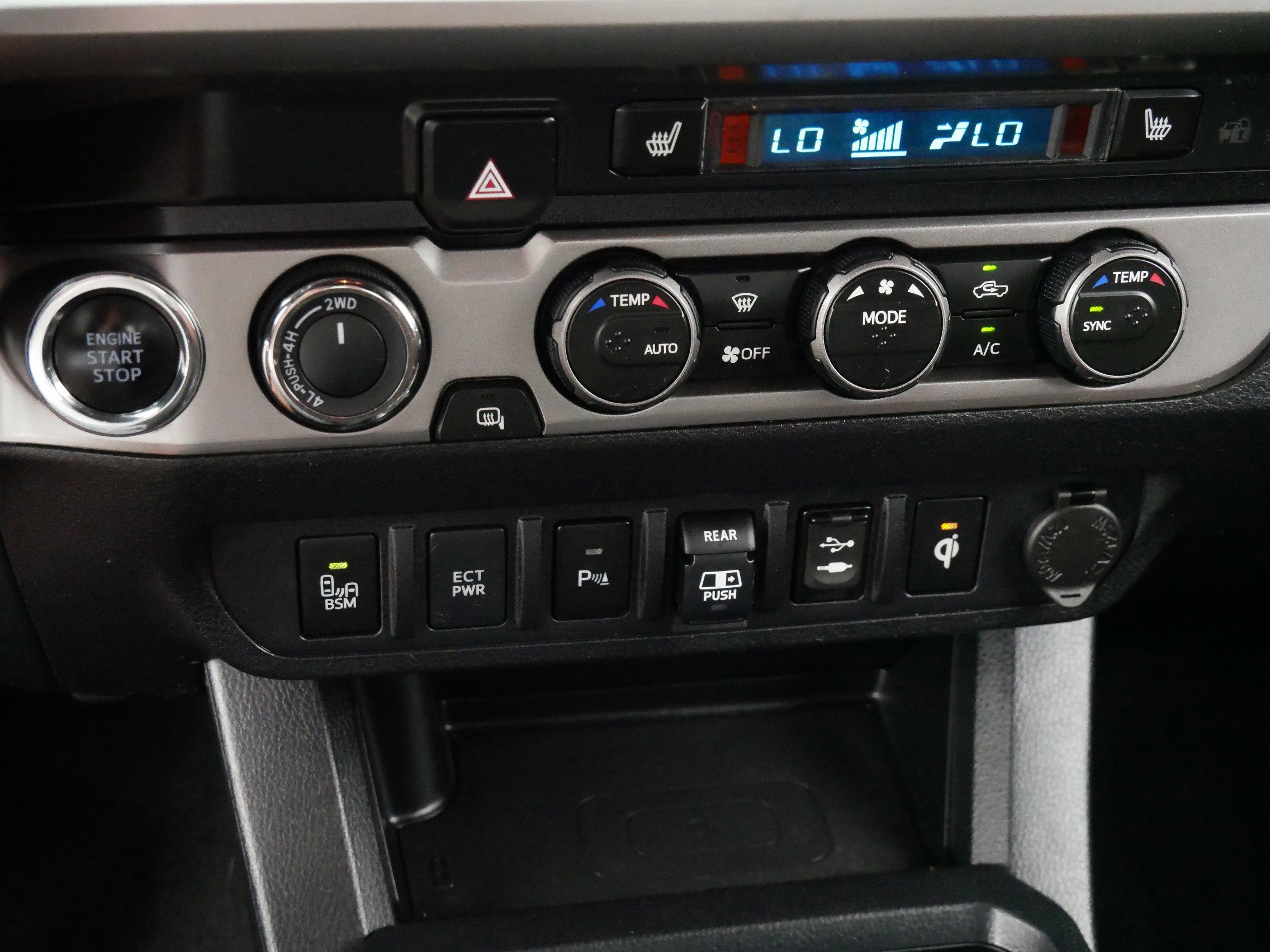Used 2019 Toyota Tacoma Limited image 23