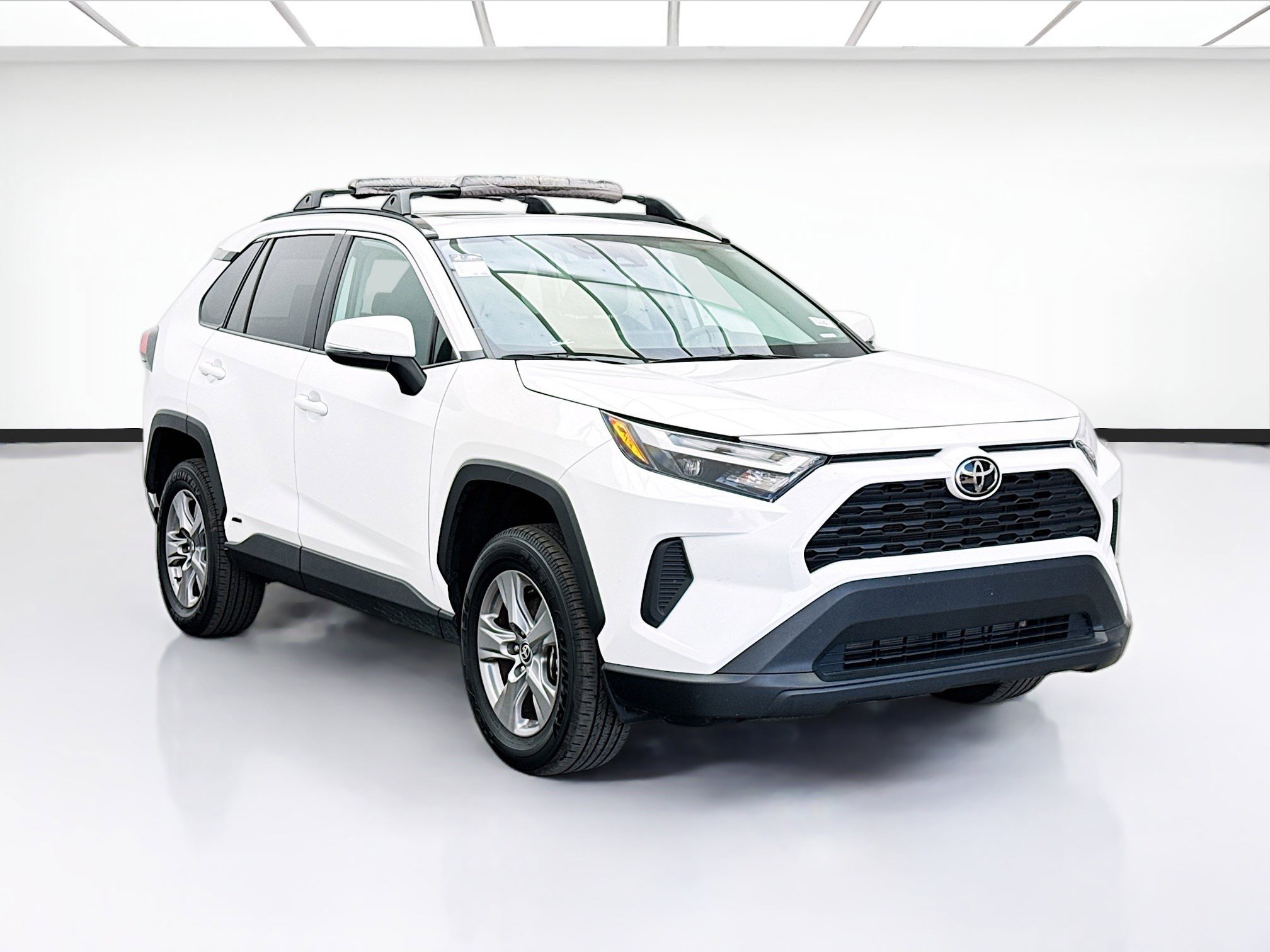 Used 2025 Toyota RAV4 XLE AWD/4WD image 3