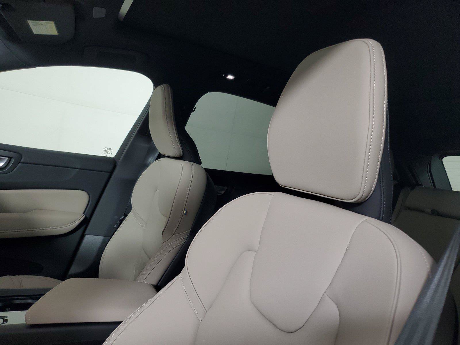 New 2027 Volvo XC60 B5 Plus AWD/4WD image 23