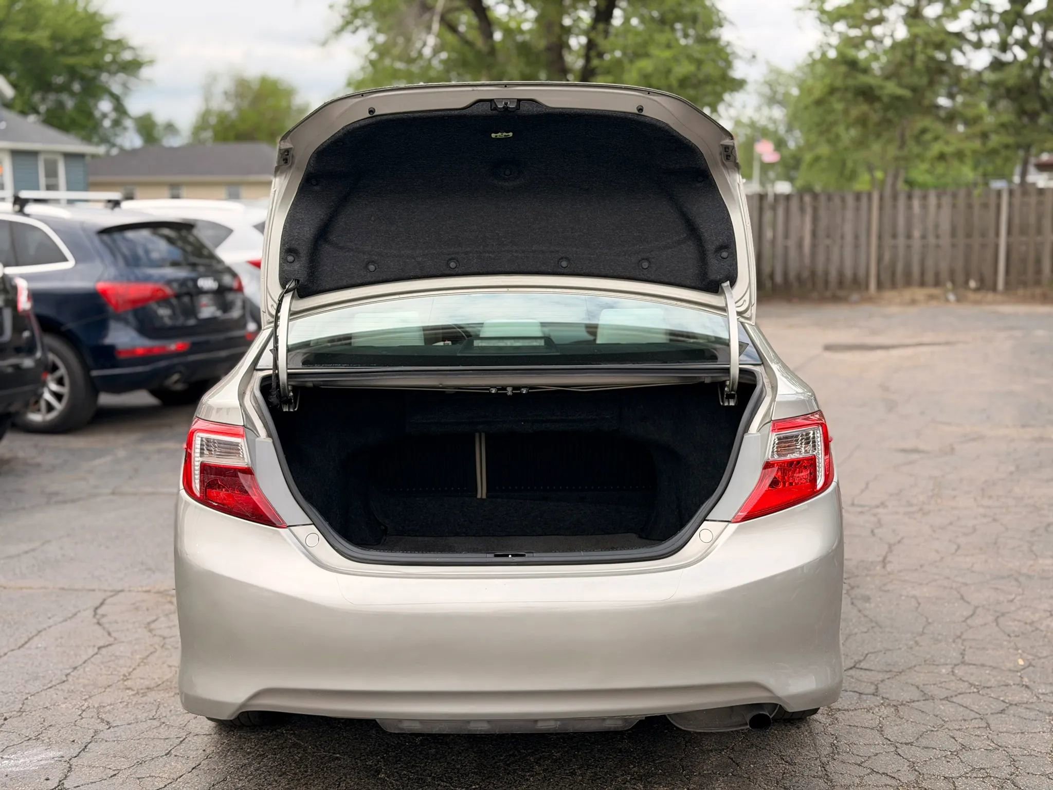 Used 2014 Toyota Camry LE FWD image 26