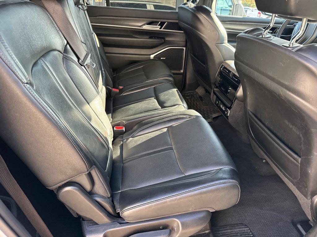 Used 2024 Jeep Wagoneer L Series II w/ Flexible Seating Group AWD/4WD image 18
