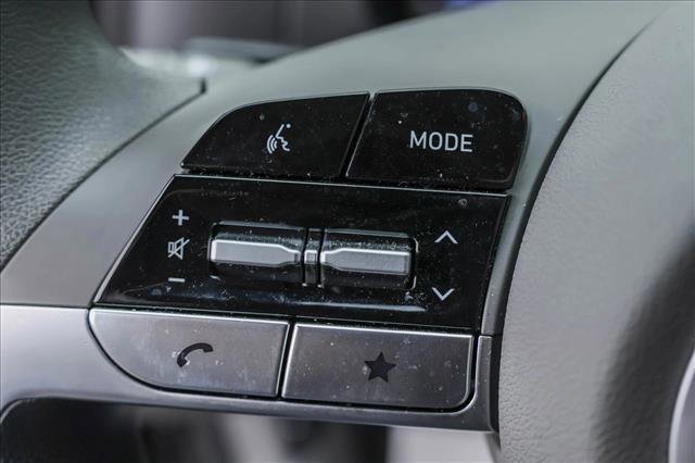 Certified 2025 Hyundai Elantra SE image 14