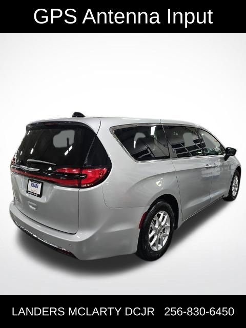 Used 2024 Chrysler Pacifica Touring-L image 8