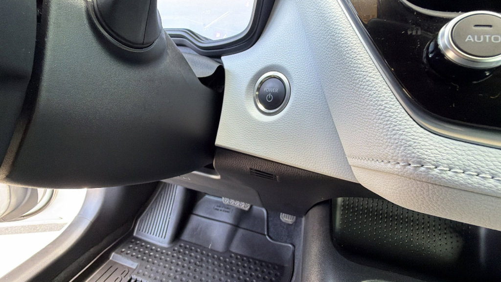 Certified 2025 Toyota Corolla SE w/ Convenience Package image 17