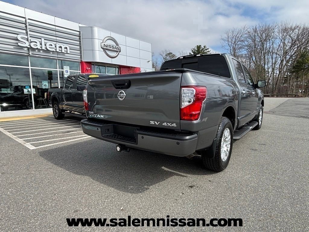Used 2017 Nissan Titan SV image 15