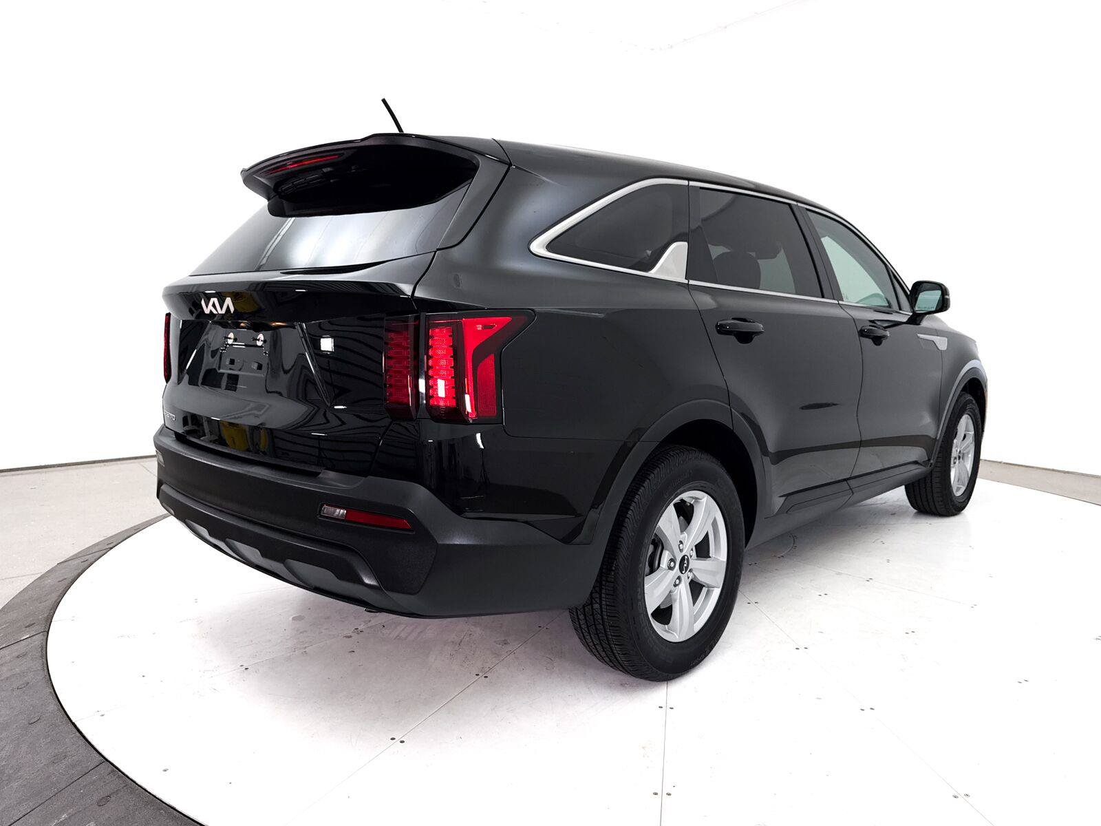Used 2023 Kia Sorento LX FWD image 18