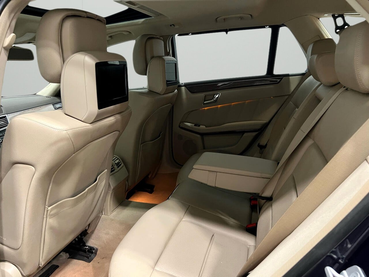 Used 2011 Mercedes-Benz E 350 4MATIC Wagon image 28