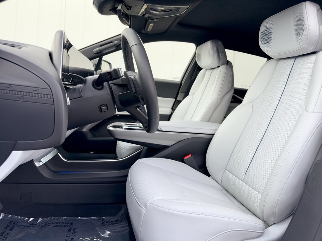 Used 2024 Cadillac Lyriq Luxury RWD image 5