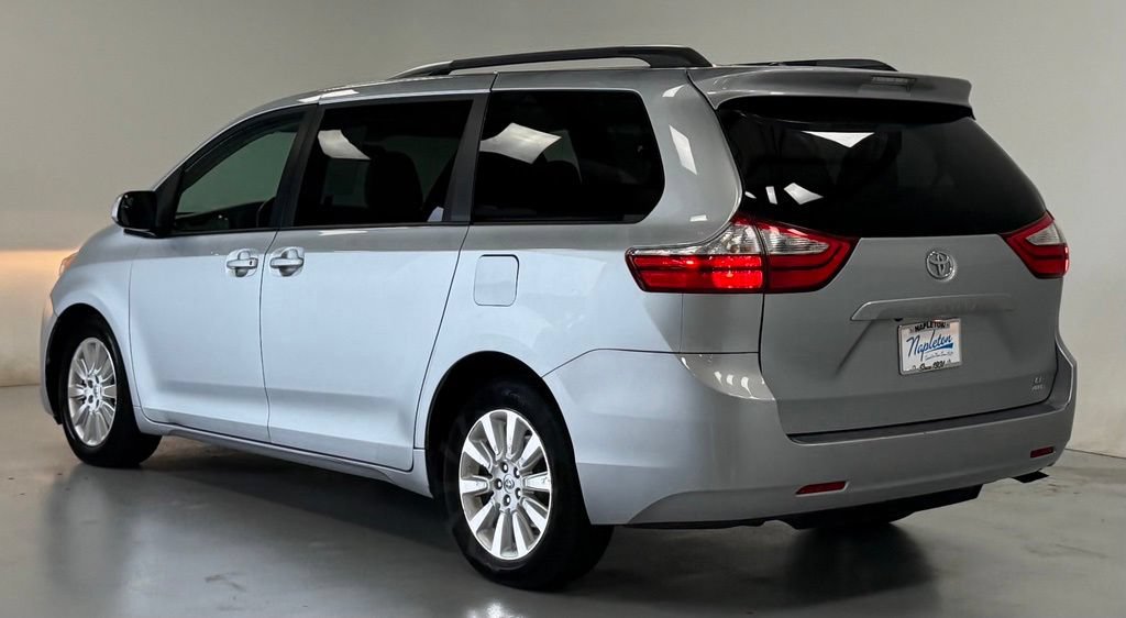 Used 2015 Toyota Sienna LE AWD/4WD image 4