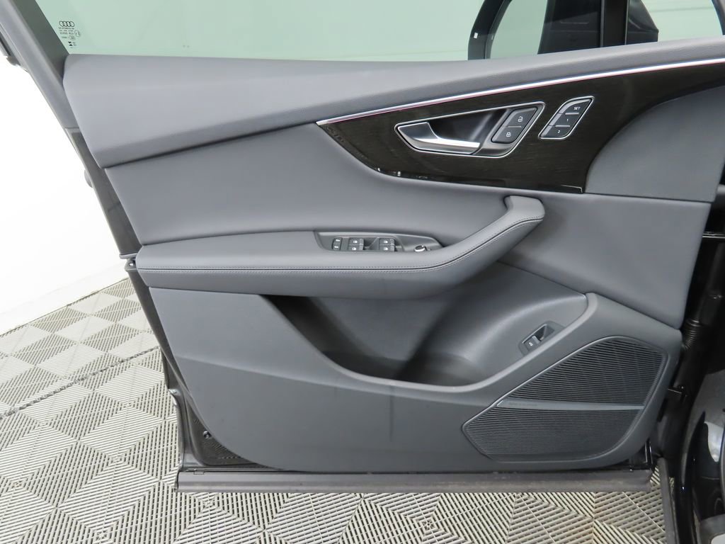 Used 2023 Audi Q7 3.0T Prestige image 24