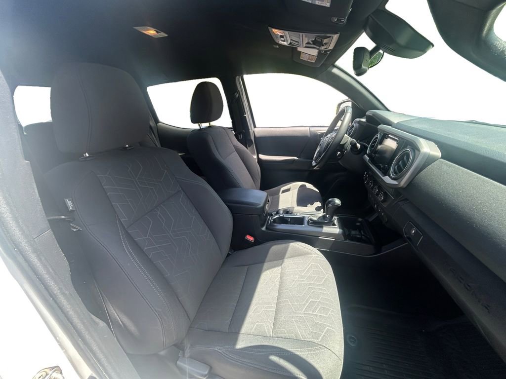 Used 2019 Toyota Tacoma TRD Off-Road w/ Technology Package AWD/4WD image 15