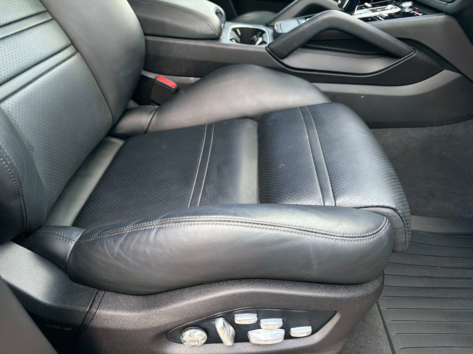 Used 2019 Porsche Cayenne S AWD/4WD image 24