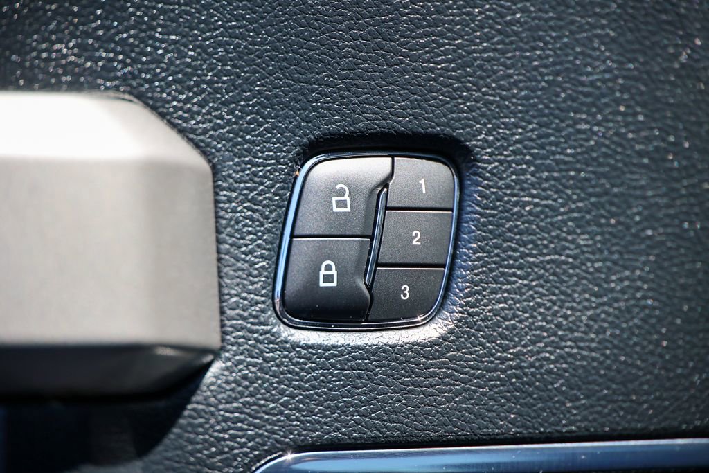 Used 2019 Ford F150 Lariat w/ Equipment Group 502A Luxury AWD/4WD image 5