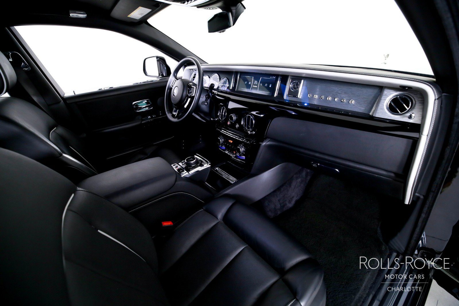 Used 2020 Rolls-Royce Phantom Sedan RWD image 36